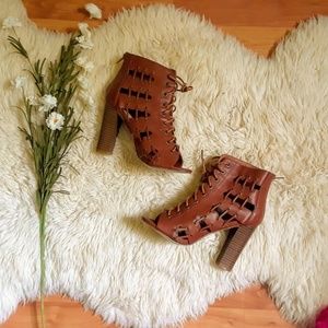 NEW Liliana laser cut heel sandals